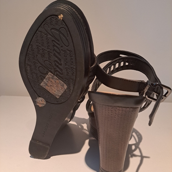 Gianni Bini sandals. - Picture 3 of 8